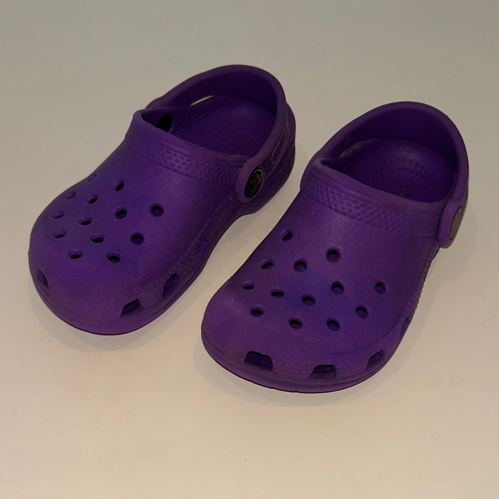 CROCS Kids Vibrant Purple Sandals - size youth 8